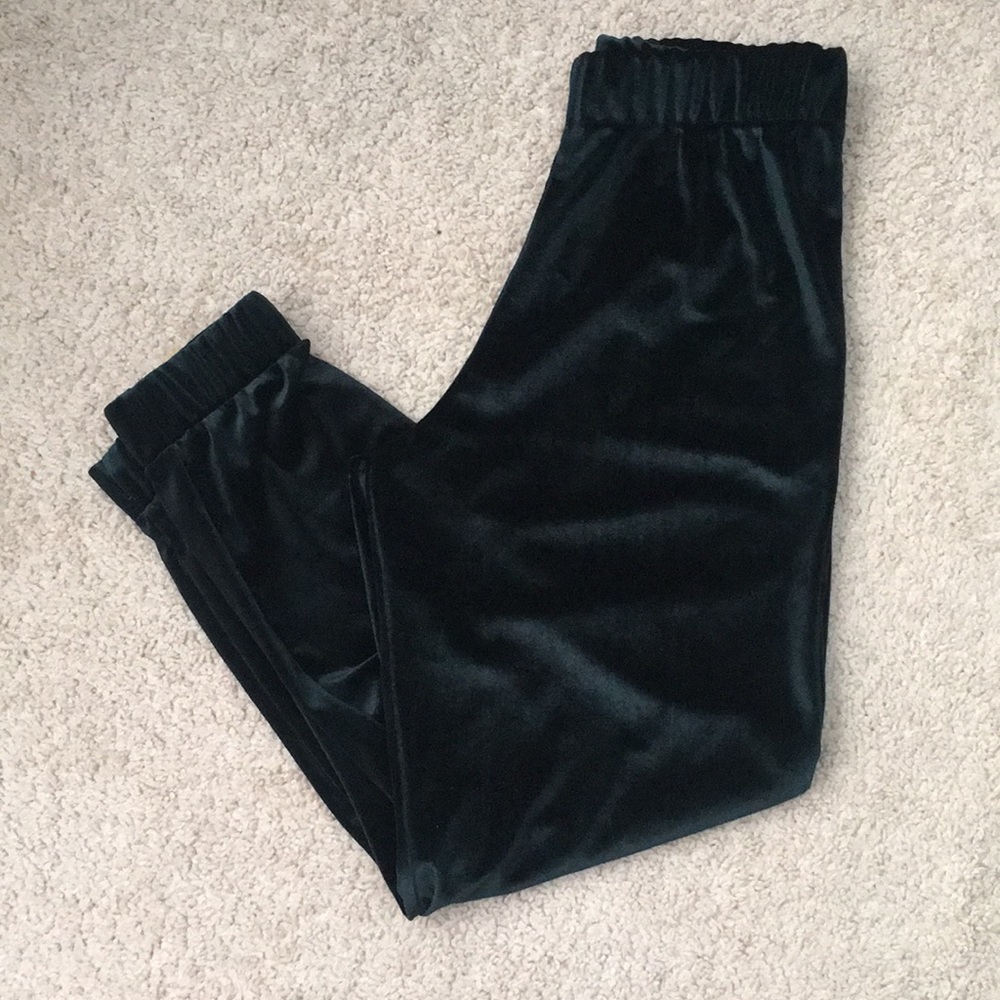 Women’s size M UO green velvet joggers. Worn once.